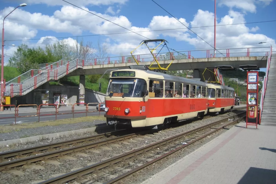 Bratislava Straßenbahnlinie 4 mit Triebwagen 7745 am Botanická záhrada (2008)