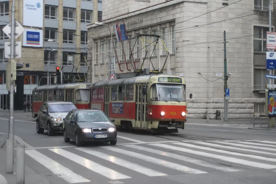 Bratislava Straßenbahnlinie 4 mit Triebwagen 7815 auf Námestie SNP (2008)