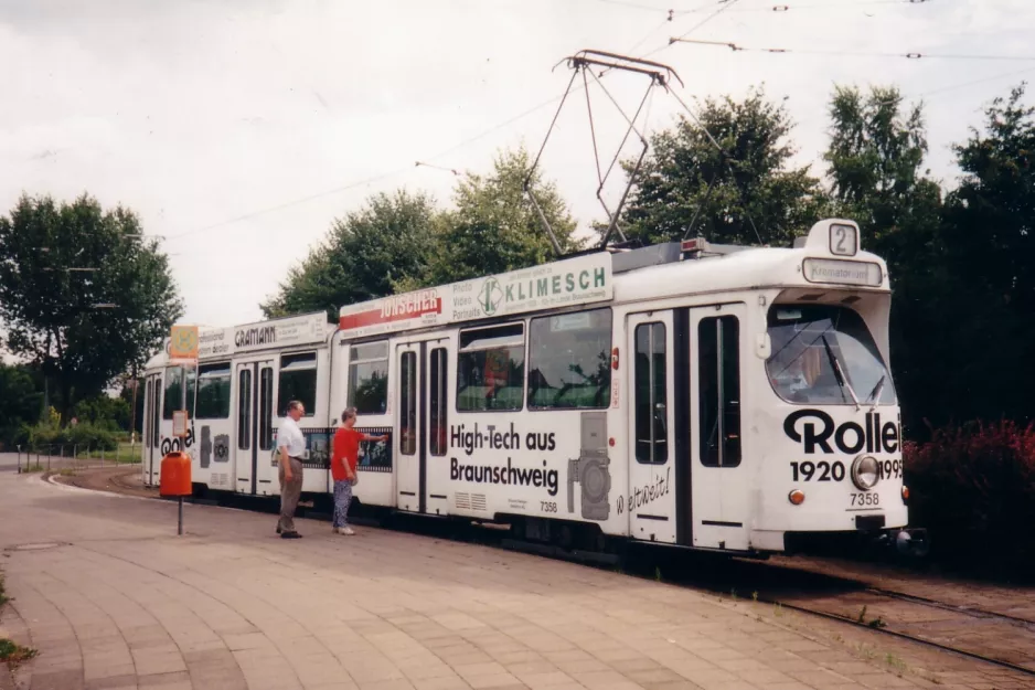 Braunschweig Straßenbahnlinie 2 mit Gelenkwagen 7358 am Ottenroder Str. (1998)