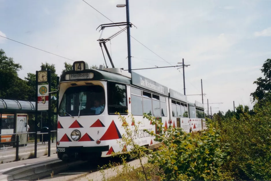 Braunschweig Straßenbahnlinie 4 mit Gelenkwagen 7555 am Wenden (2003)