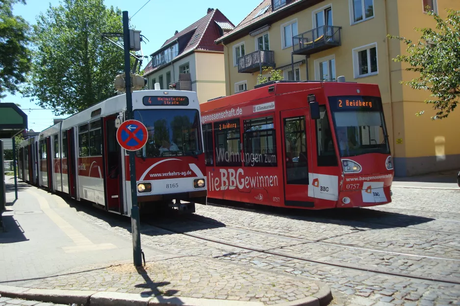 Braunschweig Straßenbahnlinie 4 mit Gelenkwagen 8165 am Radeklint (2014)