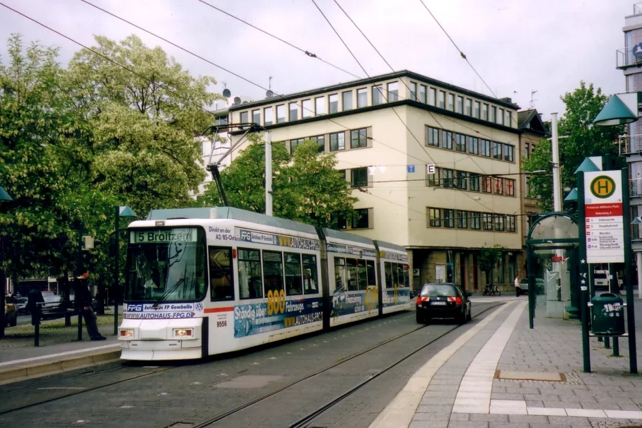 Braunschweig Straßenbahnlinie 5 mit Niederflurgelenkwagen 9556 am Freiederich-Wilhelm-Platz (2006)