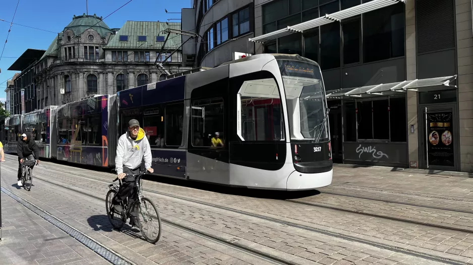 Bremen Niederflurgelenkwagen 3217 nahe bei Am Brill (Hutfilter-/Obernstraße) (2022)