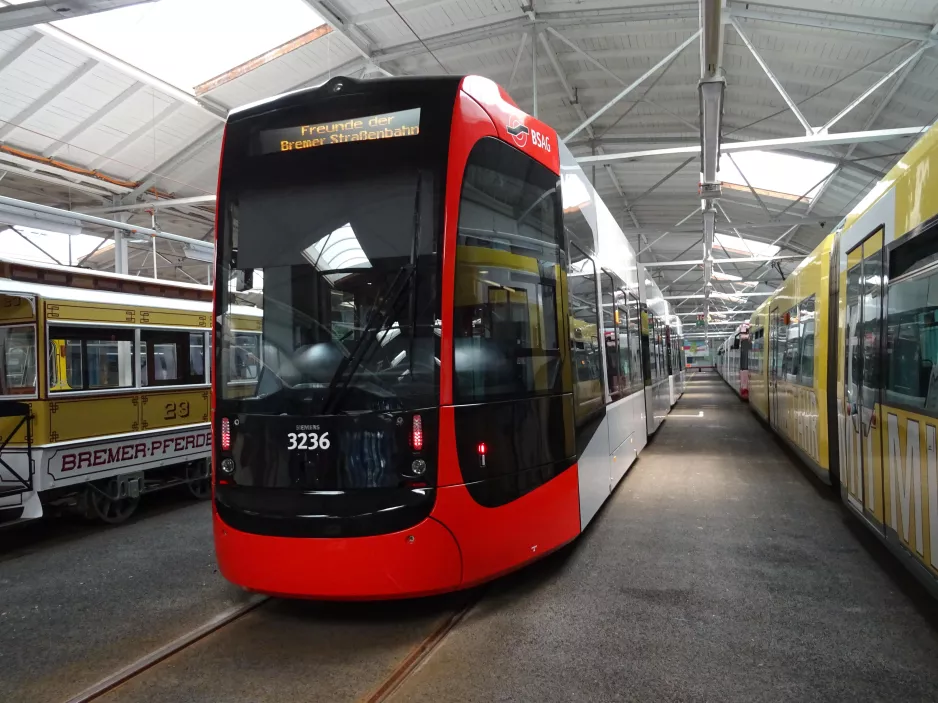 Bremen Niederflurgelenkwagen 3236 auf Sebaldsbrück (2021)