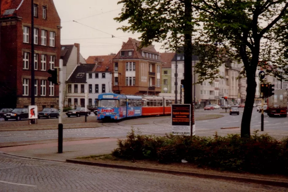 Bremen Straßenbahnlinie 1 mit Gelenkwagen 552 nahe bei Theater am Leibnizplatz (1989)