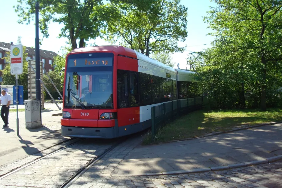Bremen Straßenbahnlinie 1 mit Niederflurgelenkwagen 3110 am Osterholz Züricher Straße (2011)