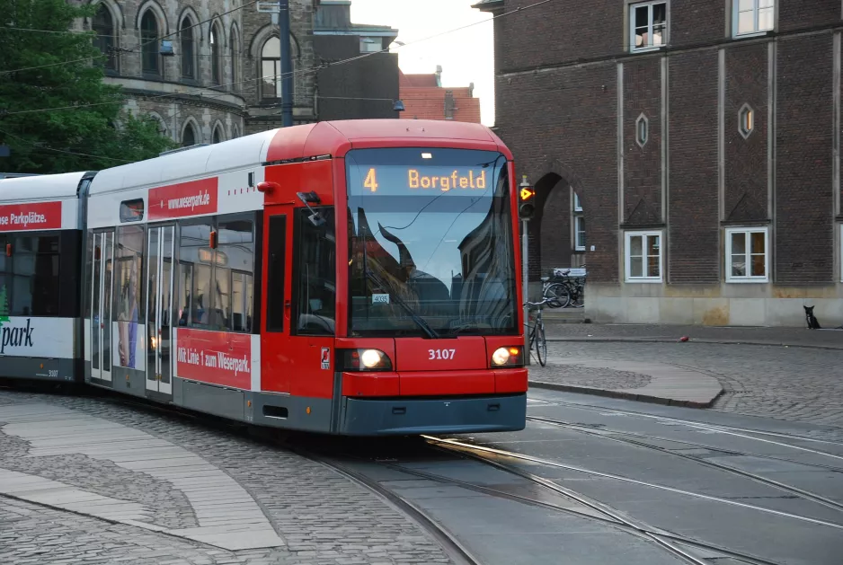 Bremen Straßenbahnlinie 4 mit Niederflurgelenkwagen 3107nah Domsheide (2014)