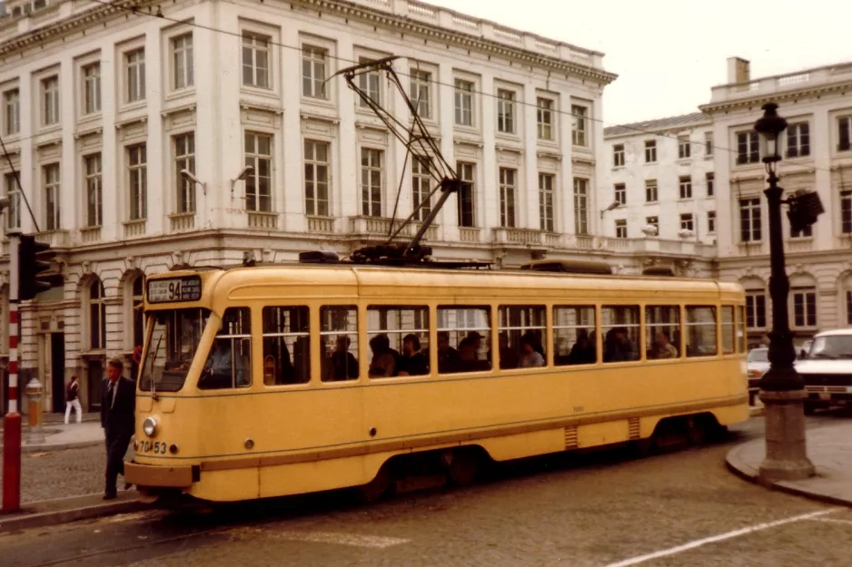 Brüssel Straßenbahnlinie 8 mit Triebwagen 7053 auf Koningplein (1981)