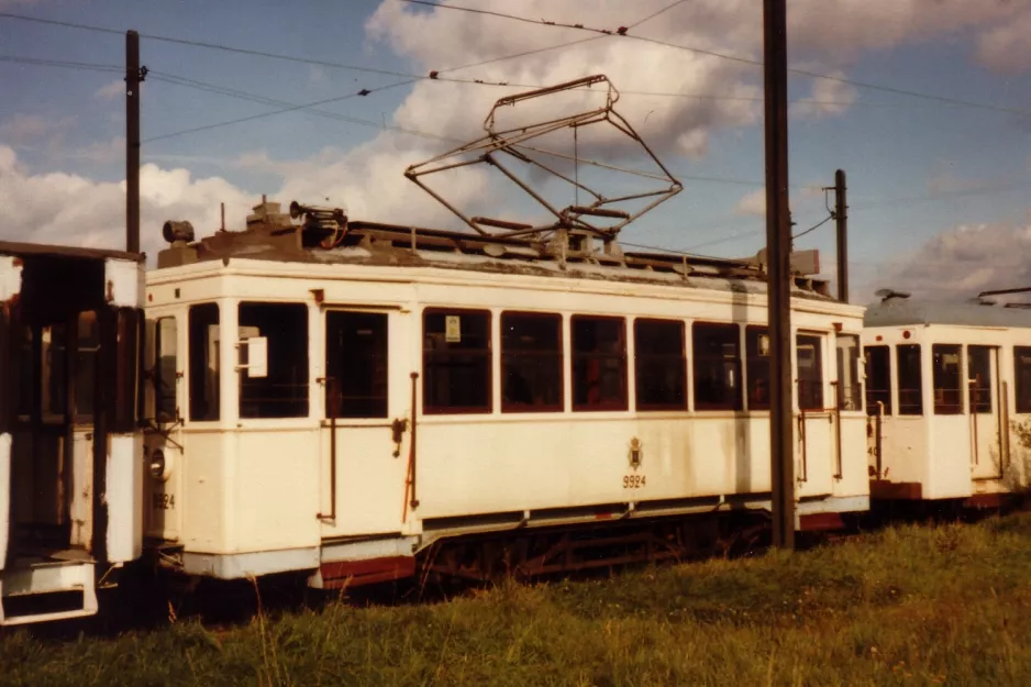 Brüssel Triebwagen 9924 am Depot Trazegnies (1981)