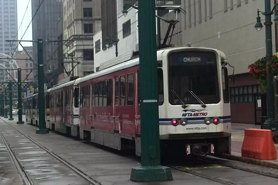 Buffalo Metro Rail mit Gelenkwagen 117nah Church (2013)