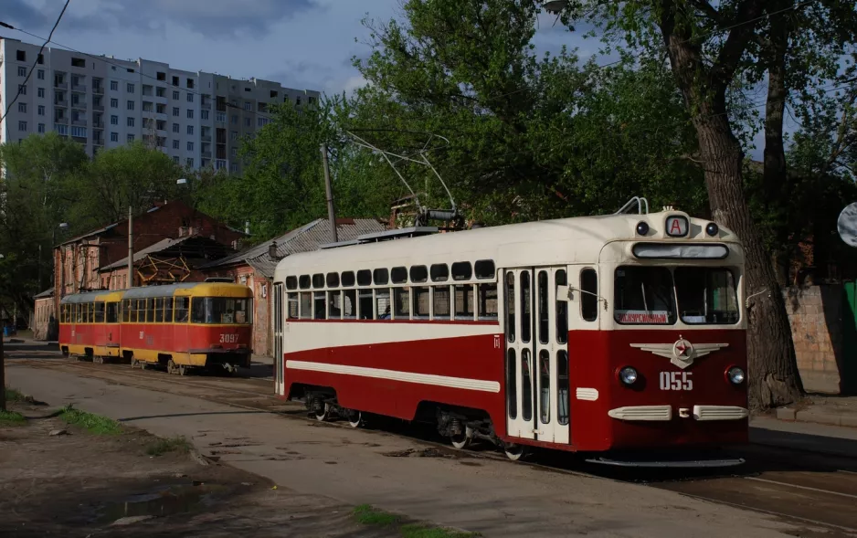 Charkiw Straßenbahnlinie 3 mit Triebwagen 3096 auf Hrekivs'ka Street (2011)