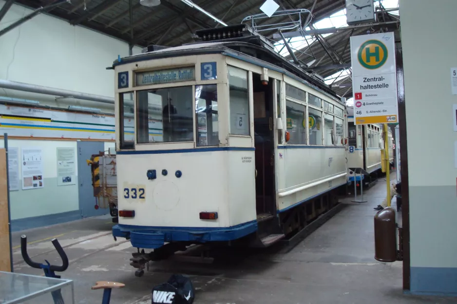 Chemnitz Triebwagen 332 im Straßenbahnmuseum (2015)