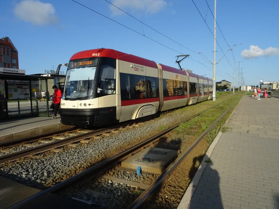 Danzig Straßenbahnlinie 8 mit Niederflurgelenkwagen 1043 "Marian Seredyński" am Chmielna (2024)