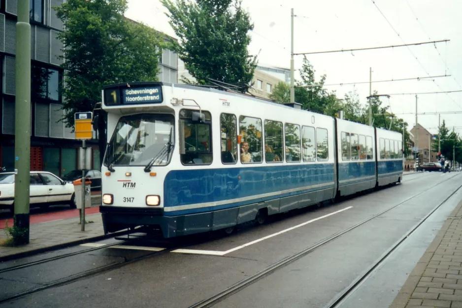 Den Haag Straßenbahnlinie 1 mit Gelenkwagen 3147 am Station Delft (2002)