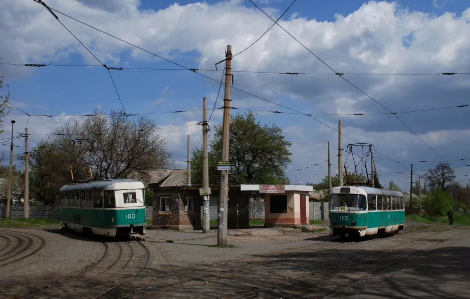 Donezk Straßenbahnlinie 8 mit Triebwagen 103 am Kronshtadska St (2011)