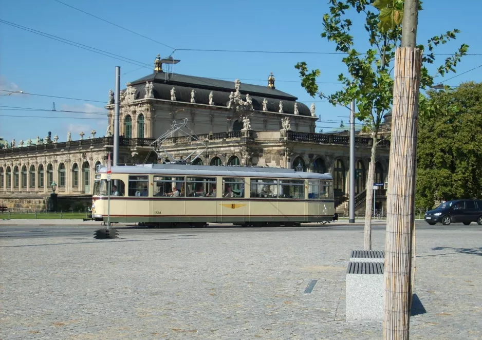 Dresden Museumslinie 16 mit Museumswagen 1734 auf Postplatz (2007)