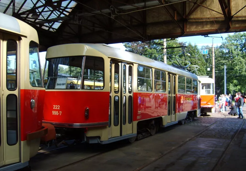 Dresden Museumslinie 16 mit Triebwagen 222 998-7 am Depot Tolkewitz (2007)