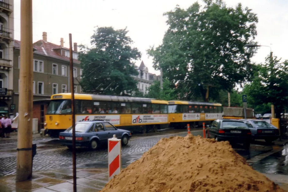 Dresden Straßenbahnlinie 11  nahe bei Bautzner Straße/Rothenbürger Straße (1993)