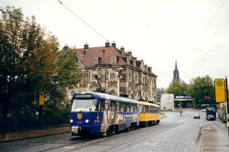 Dresden Straßenbahnlinie 8 mit Triebwagen 224 270 am Neustädter Markt (2002)
