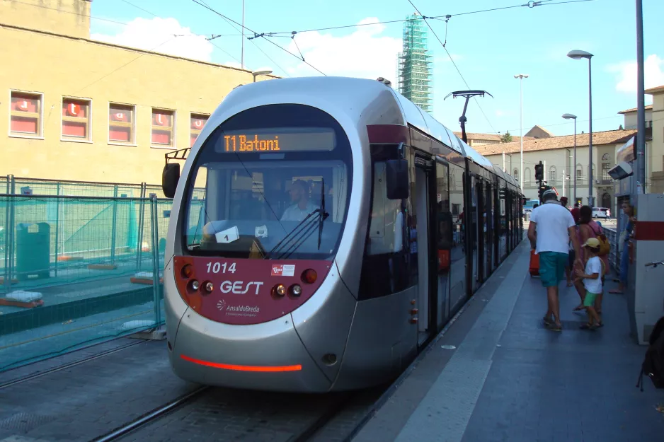 Florenz Straßenbahnlinie T1 mit Niederflurgelenkwagen 1014 am Alamanni - Stazione (2016)