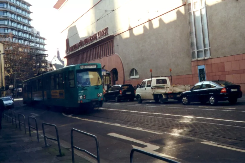 Frankfurt am Main Straßenbahnlinie 12 nah Römer / Paulkirche (2001)