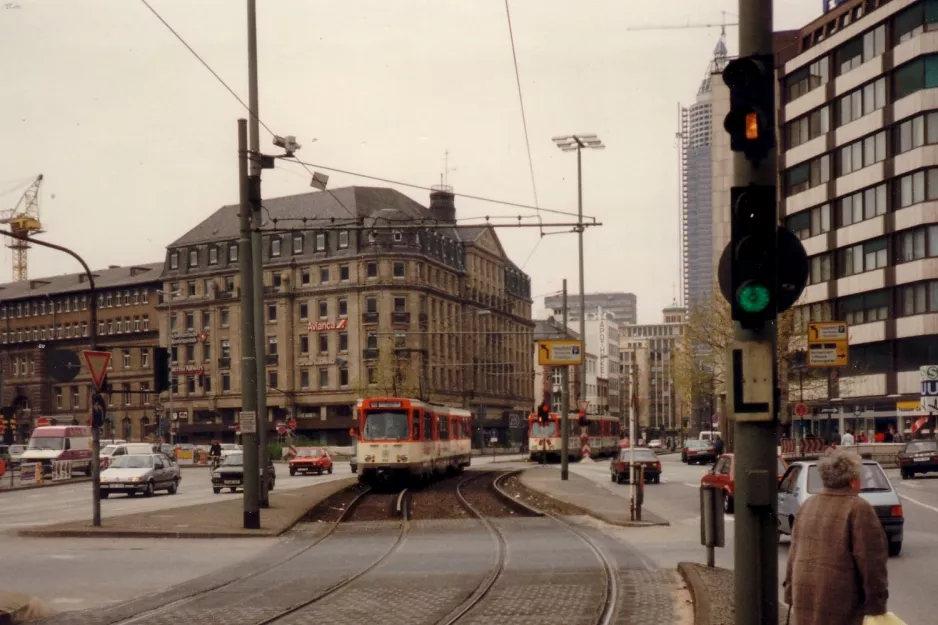 Frankfurt am Main Straßenbahnlinie 16 auf Am Hauptbahnhof (1990)