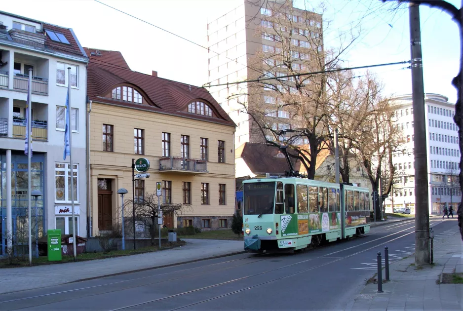 Frankfurt (Oder) Straßenbahnlinie 1 mit Gelenkwagen 226nah Gertraudenkirche (2022)