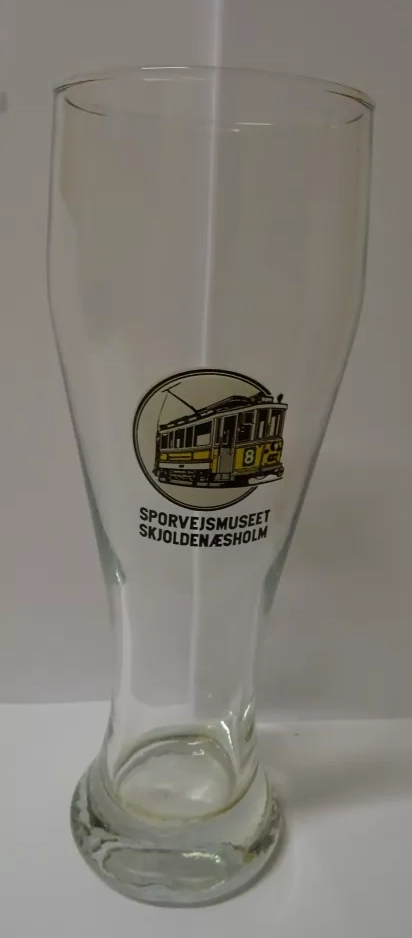 Glas: Skjoldenæsholm Triebwagen 437 auf Das Straßenbahnmuseum (2002)