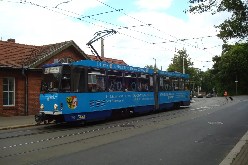 Görlitz Straßenbahnlinie 2 mit Gelenkwagen 301 am Bf Südausgang (2015)