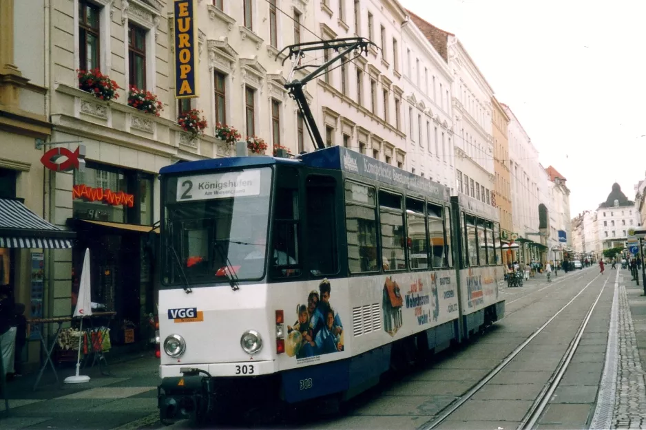 Görlitz Straßenbahnlinie 2 mit Gelenkwagen 303 auf Postplatz (2004)