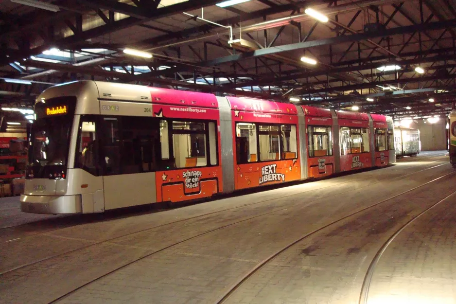 Graz Niederflurgelenkwagen 204 am Steyrergasse (2012)