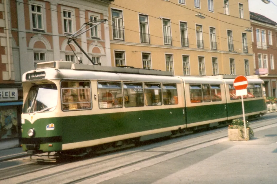 Graz Straßenbahnlinie 7 mit Gelenkwagen 7 auf Südtiroler Platz/Kunsthaus (1986)