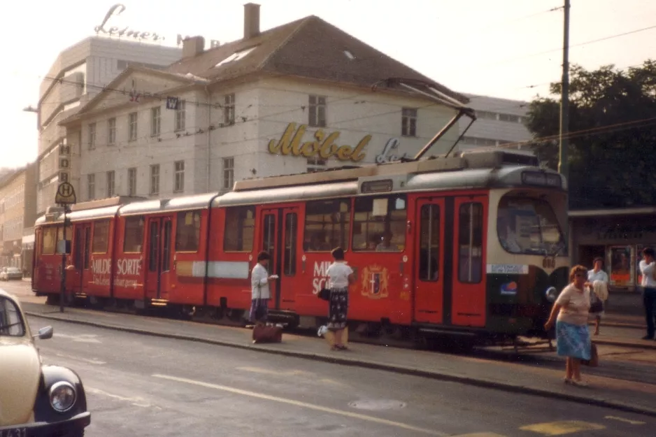 Graz Straßenbahnlinie 7 mit Gelenkwagen 850 am Eggenbergen Gürtel (1982)