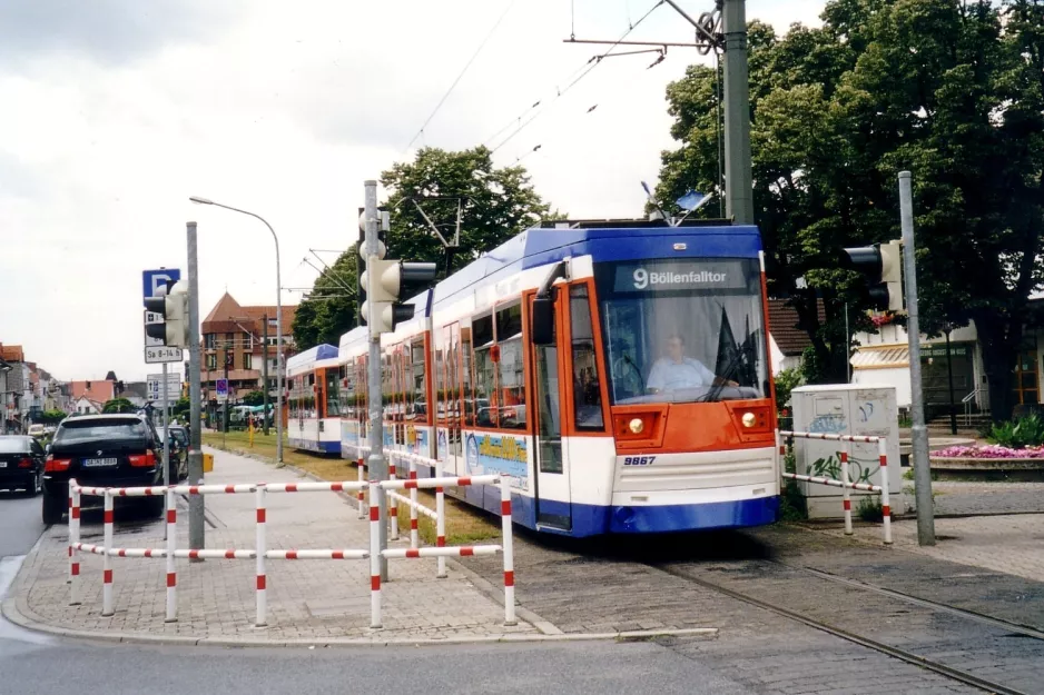 Griesheim Straßenbahnlinie 9 mit Niederflurgelenkwagen 9867nah Kantstr. (2003)