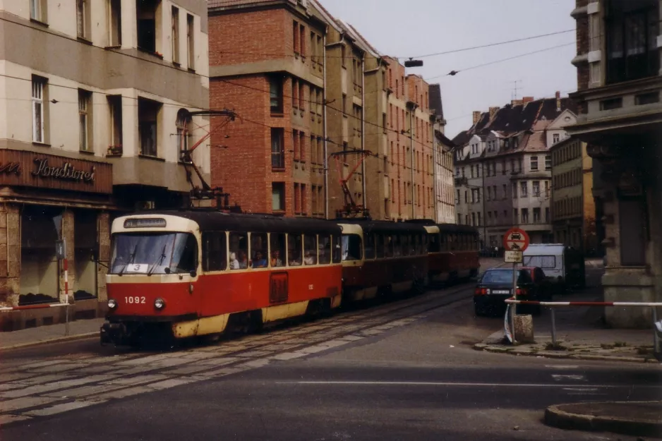 Halle (Saale) Straßenbahnlinie 3 mit Triebwagen 1092nah Franckeplatz (1990)