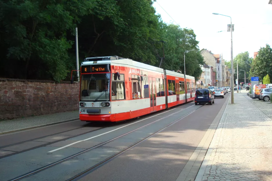 Halle (Saale) Straßenbahnlinie 8 mit Niederflurgelenkwagen 636 am Emil-Eichhorn-Straße (2014)