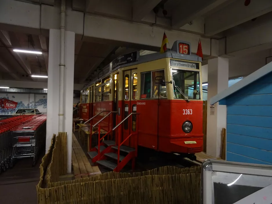 Hamburg Triebwagen 3363, die Vorderseite REWE Center, Dorotheenstraße 116 (2021)