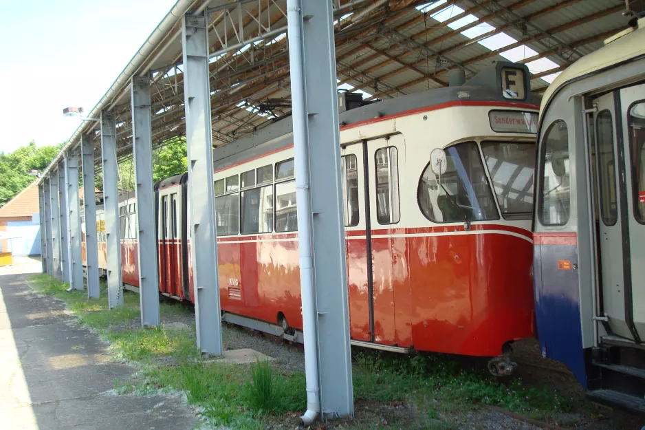 Hannover Gelenkwagen 269 innen Straßenbahn-Museum (2014)