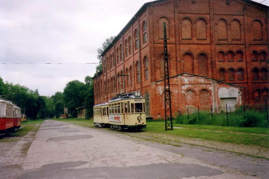 Hannover Hohenfelser Wald mit Triebwagen 218 vor Straßenbahn-Museum (2006)