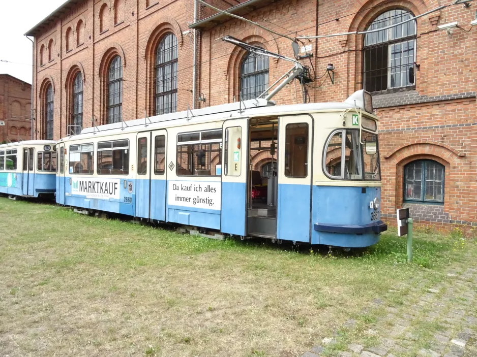 Hannover Triebwagen 2667 auf dem Eingangsplatz Hannoversches Straßenbahn-Museum (2020)