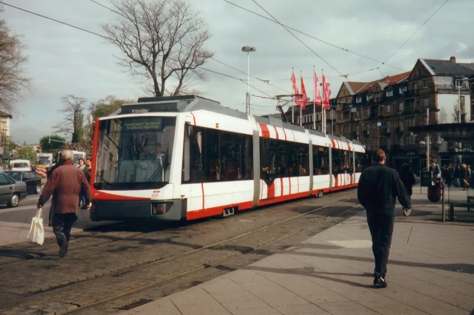 Heidelberg Regionallinie 5 mit Niederflurgelenkwagen 119 am Bismarckplatz Heidelberg (1998)