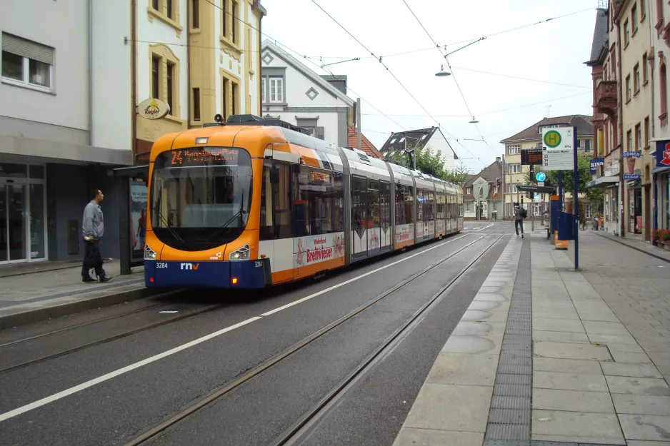 Heidelberg Straßenbahnlinie 24 mit Niederflurgelenkwagen 3284 am Rohrbach Markt (2014)