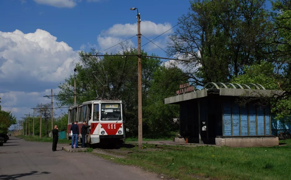 Horliwka Straßenbahnlinie 1 mit Triebwagen 411 am Chaikovska Street (2011)