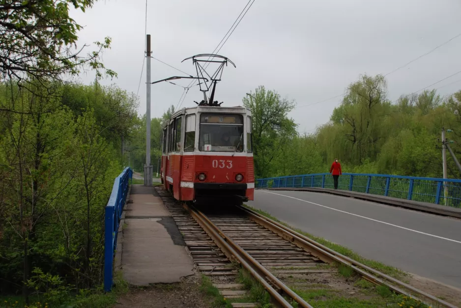 Jenakijewe Straßenbahnlinie 1 mit Triebwagen 033 auf Sverdlova Ulitsa (2011)
