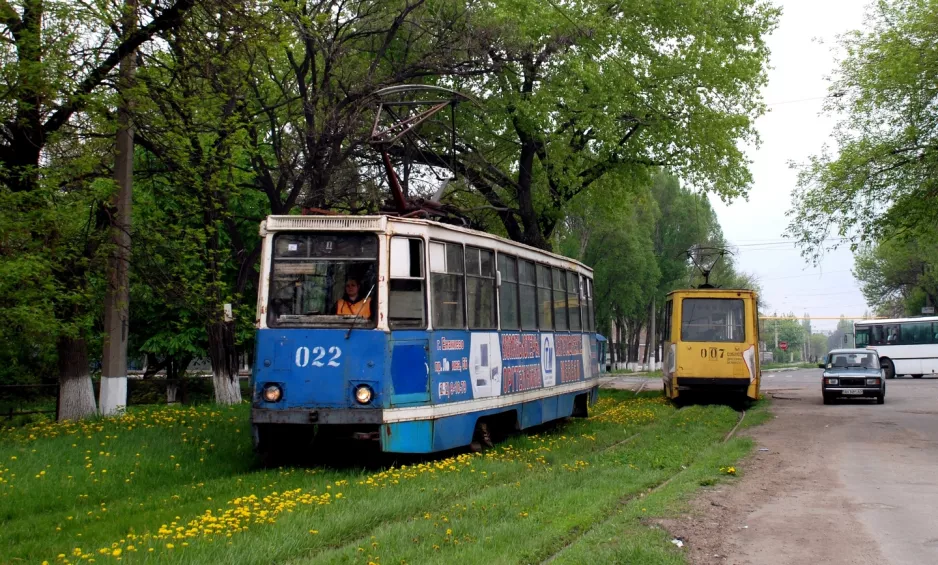 Jenakijewe Triebwagen 022 auf Gagarina Ulitsa (2011)
