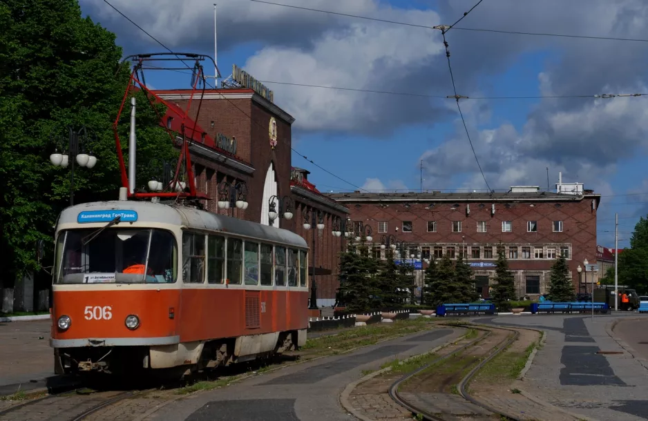 Kaliningrad Straßenbahnlinie 1 mit Triebwagen 506 am Passazhirskij (2012)