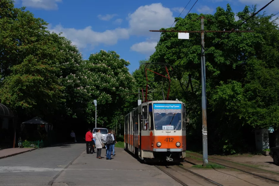 Kaliningrad Straßenbahnlinie 3 mit Gelenkwagen 412 auf Festivalnaya Alleya (2012)