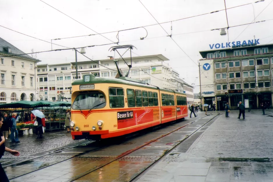 Karlsruhe Straßenbahnlinie 5 mit Gelenkwagen 202 auf Markplatz (2007)