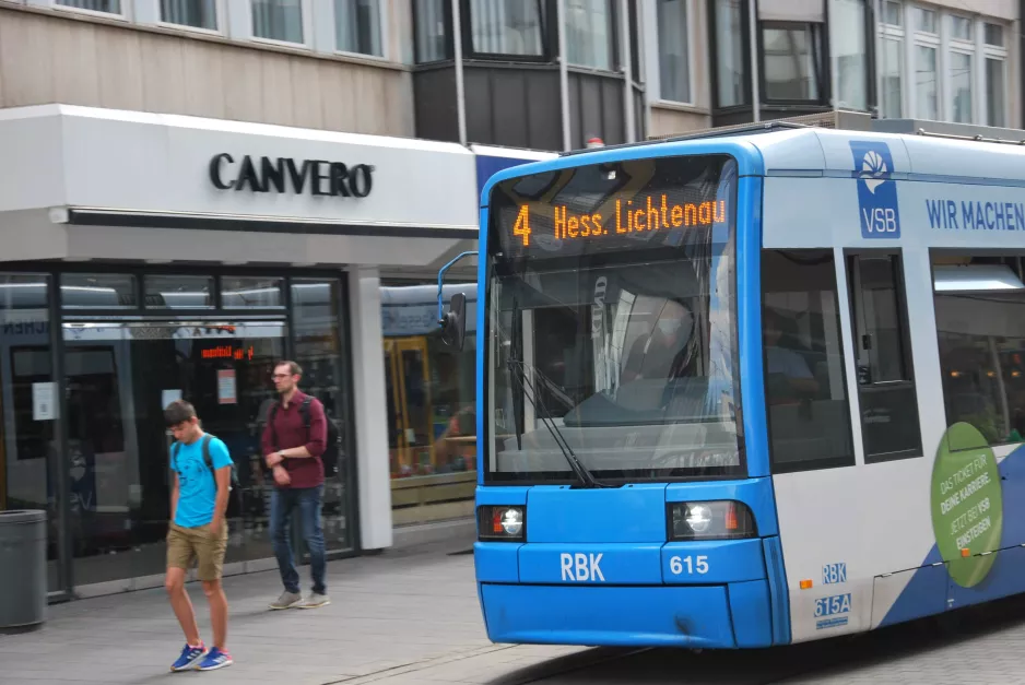 Kassel Straßenbahnlinie 4 mit Niederflurgelenkwagen 615 vor Canvero (2022)