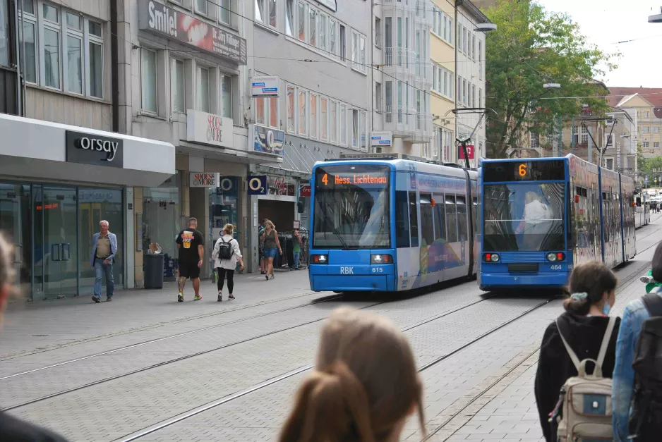 Kassel Straßenbahnlinie 4 mit Niederflurgelenkwagen 615nah Friedrichsplatz (2022)